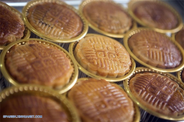 Venden pasteles de luna en barrio chino de Buenos Aires